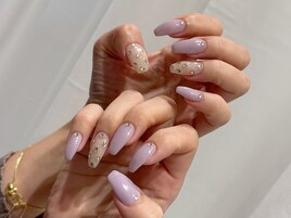 人気のビジューネイル