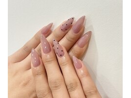 トレンドドットシンプルネイル