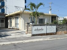 敷地内に縦列駐車してください♪玄関入口からお入りください