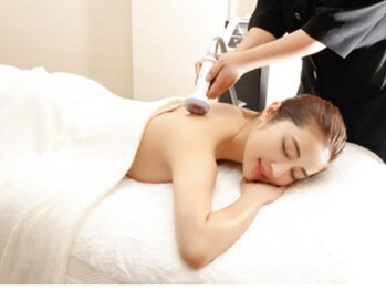 カン コルギセラピー 横浜(KAN)の写真/【背中&本場小顔コルギ輪郭+二の腕+石膏パック】￥25000→￥17000！ガチガチ背中もほぐして引き締めます◎