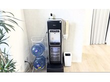 ラ ピラティス 麻布十番店(La pilates)の雰囲気（ウォーターサーバー、ウェア、ヘアアイロンのご用意もあります！）