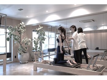 マイコア(MYCORE)の写真/【落ち着いた空間でマンツーマンレッスン】手ぶらでOK！大人のための贅沢マシンピラティス