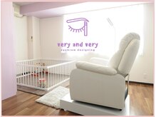 ベリーベリー(very and very)の雰囲気（すぐ目の前にキッズスペース！ママも歓迎◎おもちゃも沢山ご用意）