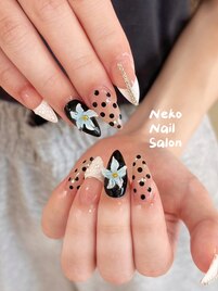 ハイビスカスネイル　花　ドット