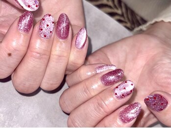 パープルの爪屋の写真/【日常に華やかな彩りを♪】周りと差がつく圧倒的なデザインを実現！自分だけの華やかさを手に入れよう♪