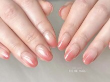 リッシュ トロワ(RICHE trois)/コーラルピンクグラデ
