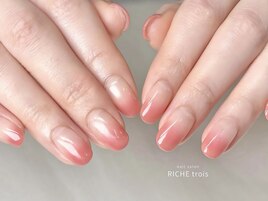 コーラルピンクグラデ