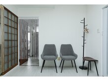 いたみいろどり整体院/待合室/ホッと落ち着ける場に