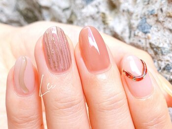 レイ ネイルアンドセレクトショップ(Lei Nail&Selectshop)の写真/【認定資格スタッフ担当】シンプルデザインも細部の差でさらに美しく★持ちも美しさも妥協しない指先へ♪