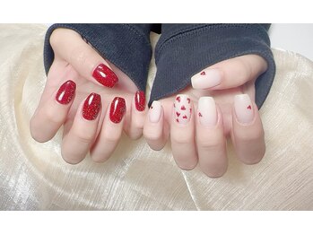赤いハートネイル