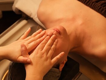 ウィングの写真/《ヘッドスパ》+《美肌エステ》の相乗効果でお肌をきれいに!くすみ・たるみ・ニキビケアを一気に☆