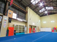 アクロバットジムホワイト/