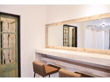 「メイク直しスペース完備！貸出しアイテムも充実でお出かけ前でもお気軽に」