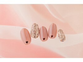 シンプルガーリーネイル