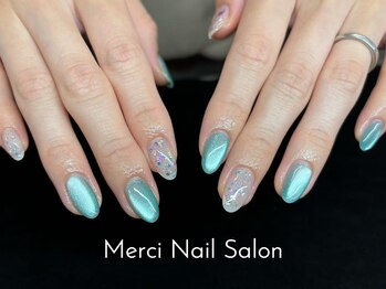 メルシー(Merci)/最新の韓国系キラキラネイル