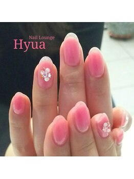 ネイルラウンジ ヒュア(Nail Lounge Hyua)/チークネイル×ビジュー