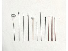 オクルミ 茅場町(Okurumi)の雰囲気（セルフケアグッズや身体に関する書籍などを多数展示。）