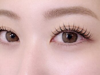 エメローズ 池袋店(AIMEROSE)の写真/【キープ力重視派必見】業界初★LEDコーティングでモチが段違い！エクステ＆カール感が長持ち◎