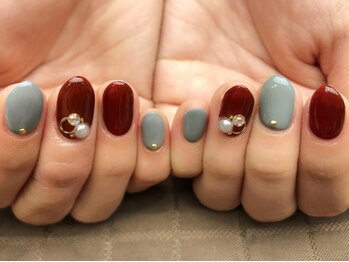 プラハネイル(+HER 美甲)/ボルドー×グレー