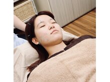 ルクスの雰囲気（美容鍼は血流促進し細胞活性化/むくみ改善/リフトUP等に効果◎）