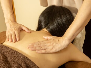 サロン　エンリッチの写真/【女性専用/完全個室】香りを選べるアロマオイルのリンパマッサージで極上のひと時を♪21時まで営業