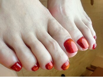 ノンブリック 楽々園店(Nomblic)の写真/駅近で通い易い☆チラッと見えるフットまで美しく♪女子力UP!!【1色塗りorグラデーション(ケア込)¥5500】