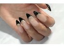 黒フレンチネイル