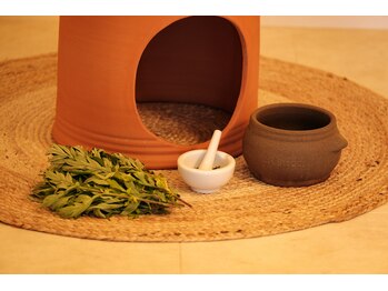 温座 東山公園店/座器もツボもこだわりの黄土素材