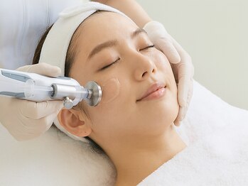 サロン ド ナース ユー ソナ(salon de nurse U.sona)の写真/【老け顔卒業！】医療提携の高周波×ヒアルリッチで目元/口元の小ジワ改善！高濃度幹細胞で透明感UP◎