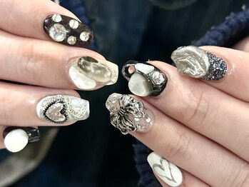 モノクロネイル