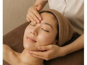 ラシュシュ(La chou chou)の写真/【“整う”ベーシックフェイシャル（デコルテマッサージ付き）】お肌に潤いとハリをプラス◎都度払いOK♪
