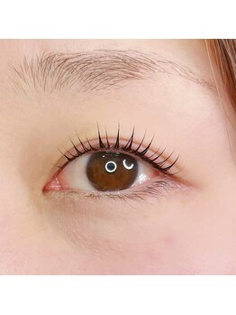 エメル(Emer)の写真/実力派の丁寧な見極めで理想の目元をキープ★【マツエク120本￥5500】束感/フラットラッシュ/マツエク