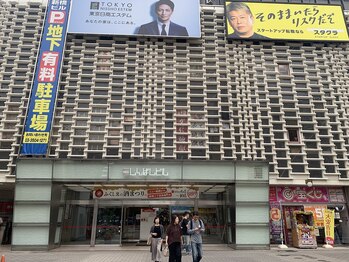 HGCラボ 新橋店/SL広場を正面に左側!