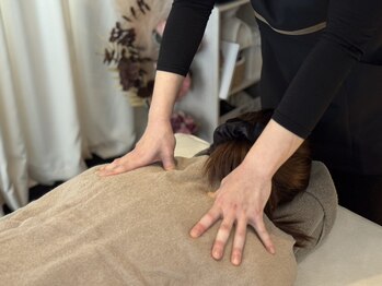 ベルサローネ(Bel Salone)の写真/首・肩のコリをじっくり解消！血行を促し眼精疲労や頭痛の改善にも◎アロマの香りで心身ともにリラックス♪