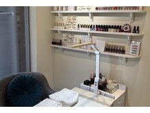 ブルジェネイル ネイル(BOURGE nail)の雰囲気（落ち着きある白を基調とした、心安らぐ上質な癒やし空間。）