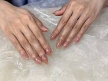 ヒラソルネイル(Girasol nail)/馴染みのいいカラー
