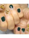 深緑色 べっ甲フラワーネイル