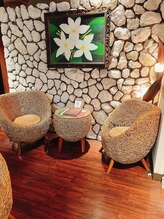 ラクーネ 仙台ロフト店(RAQOONE)/大きなプルメリアの絵がお出迎え