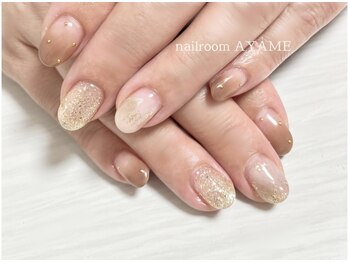 ベージュ×ライトゴールド