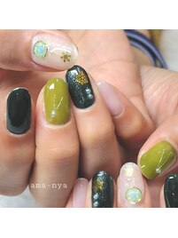 深緑色　雪の結晶ネイル