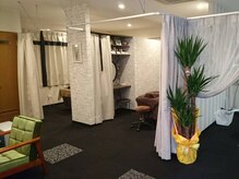 スリーハート リフレの雰囲気（アットホームな明るい店内で皆様をお待ちしております。）