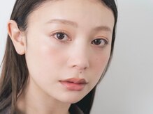 トープ(taupe)の雰囲気(ブラシのみで自由自在の眉毛スタイリングへ!時短メイクに◎)