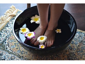 アーユルヴェーダアンドアロマエステ アユス(AYUS)/アロマフットバスでポカポカ