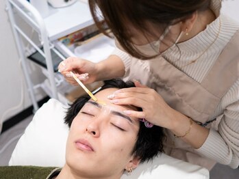アディクト 京都烏丸店(ADDICT)の写真/【四条烏丸メンズ眉毛専門店】メンズ美眉スタイリングWAX￥4000★必ずカッコ良くします◎[眉毛/眉毛サロン]