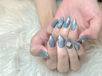 アンガット(angot.)/ブルーグレーニュアンスネイル
