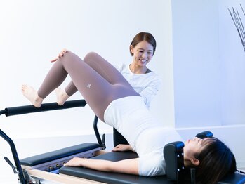 ルルト 戸塚店の写真/【経験豊富なインストラクターが1人1台のマシンを使いアプローチ!】美姿勢キープで引き締まった身体に!!