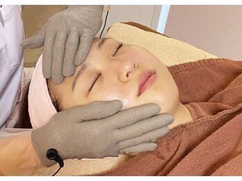 ほほあげ専門 チークアップラボ/*施術シーン*