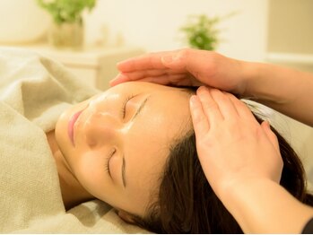 マーブルスタイル 横浜西口店(MARBLE STYLE)の写真/話題の★レモンボトル×小顔矯正★大人女子の気になるフェイスラインの脂肪とゆるみを解消！