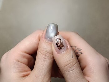 フローフェン(Floofen)/