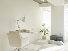 フィルイン・ニュアンスネイル専門【ネイルサロンhotori】【2月中旬 NEW OPEN(予定)】の雰囲気(お子様連れのお客様専用のお部屋です♪テレビでYouTube観賞◎)